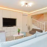 Laurus Apartment