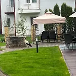 Laurus Apartment *