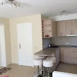 Laurus Apartment *