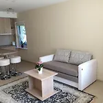 Laurus Apartment