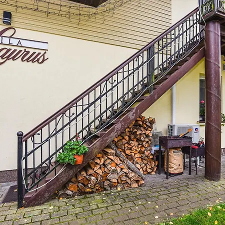 Laurus Apartment *